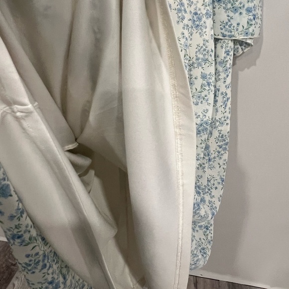 Vintage-Inspired Blue Floral Midi Dress - Picture 6 of 6